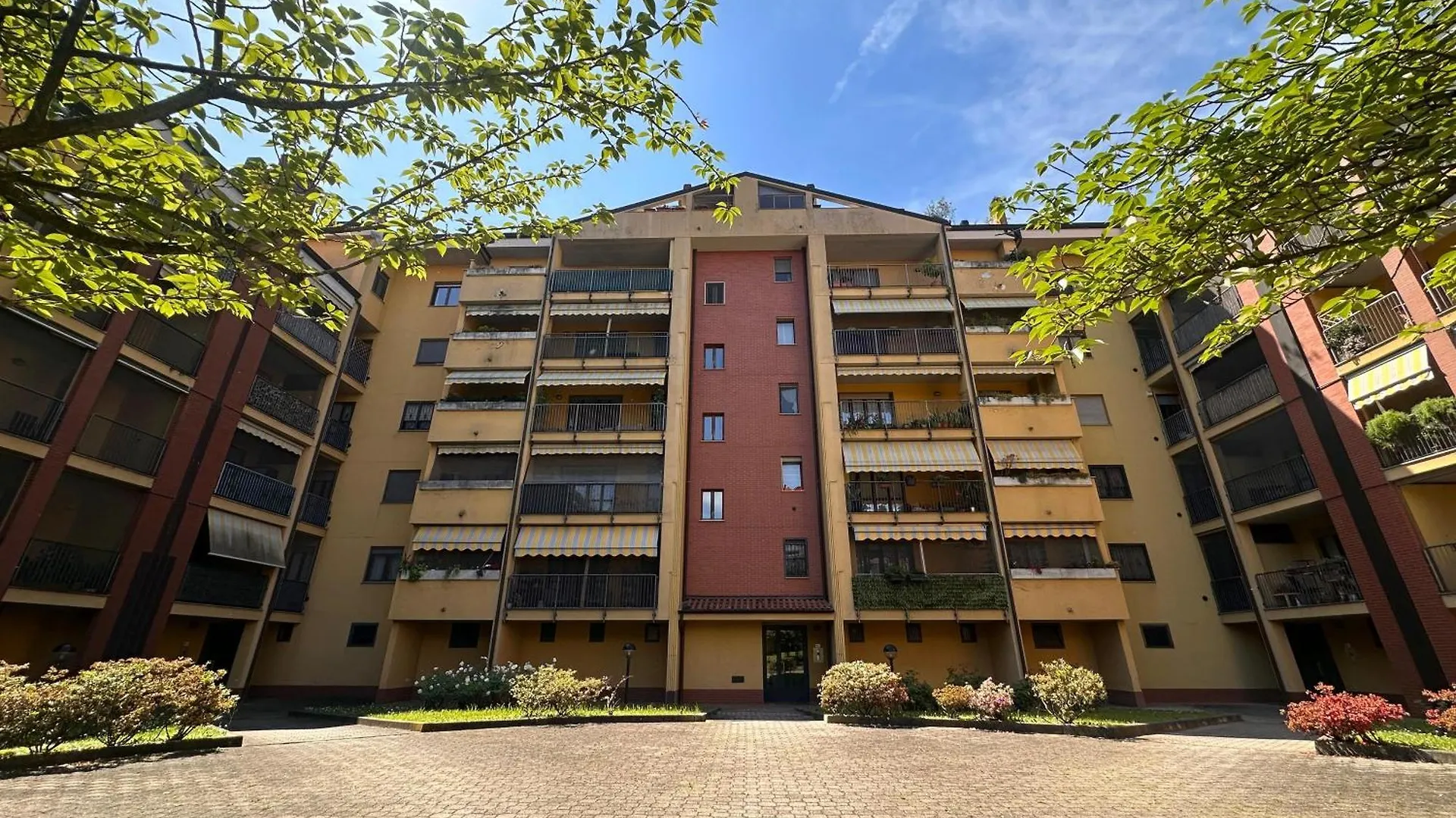 Curiel Apartment Rozzano Italy